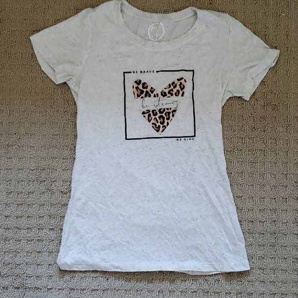 white M t shirt - Picture 1 of 1